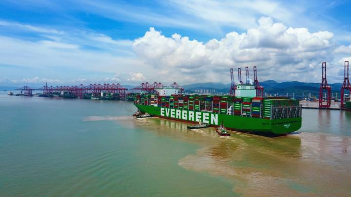 Το Ningbo Zhoushan Port συνδέεται με το μεγαλύτερο πλοίο μεταφοράς εμπορευματοκιβωτίων Changyi στον κόσμο
