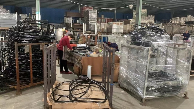 Το εξωτερικό Swing Set από τον πελάτη των ΗΠΑ είναι 60% πλήρες